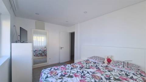 Andar Moradia T2 e Anexo T1, piscina exterior e jardim