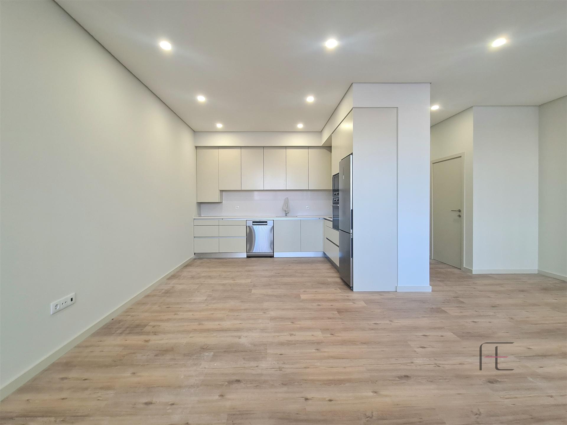 Apartamento T2 novo no centro de Espinho com design moderno e acabamentos de alta qualidade