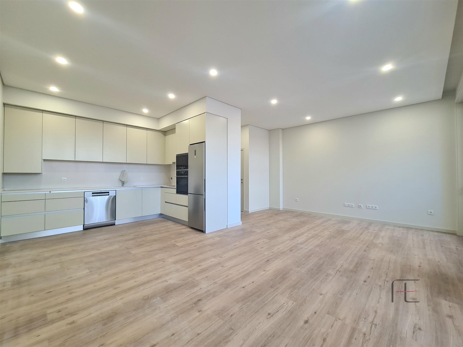 Apartamento T2 novo no centro de Espinho com design moderno e acabamentos de alta qualidade