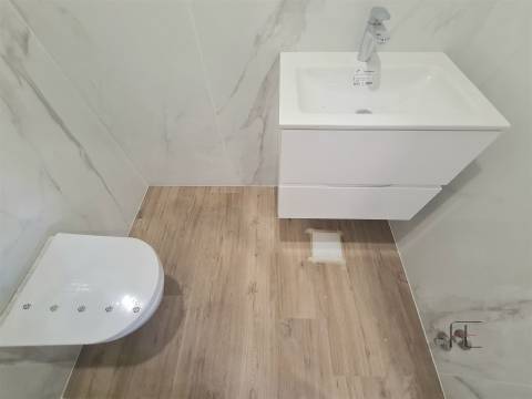 Apartamento T2 novo no centro de Espinho com design moderno e acabamentos de alta qualidade