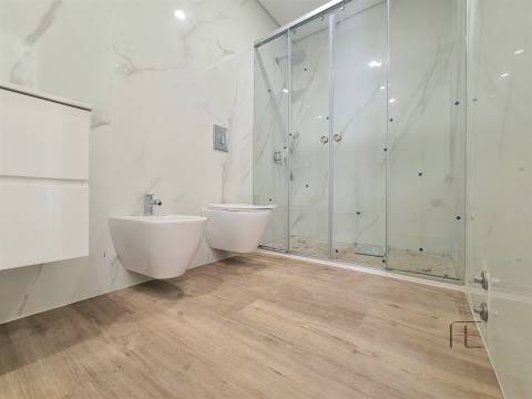 Apartamento T2 novo no centro de Espinho com design moderno e acabamentos de alta qualidade
