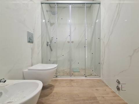 Apartamento T2 novo no centro de Espinho com design moderno e acabamentos de alta qualidade