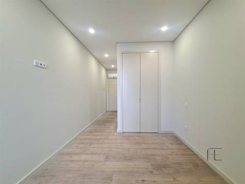Apartamento T2 novo no centro de Espinho com design moderno e acabamentos de alta qualidade