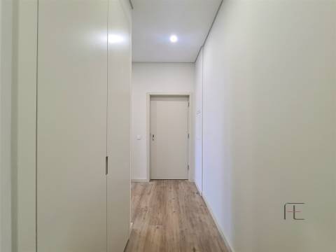 Apartamento T2 novo no centro de Espinho com design moderno e acabamentos de alta qualidade