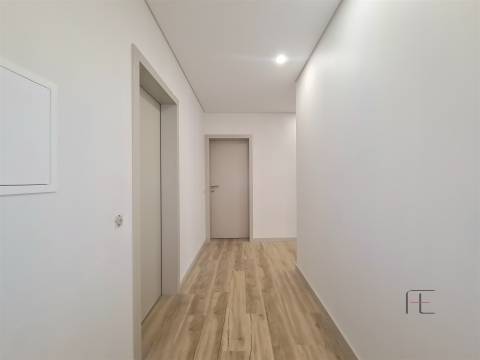 Andar Moradia T3 com Terraço, pronto habitar, centro Espinho