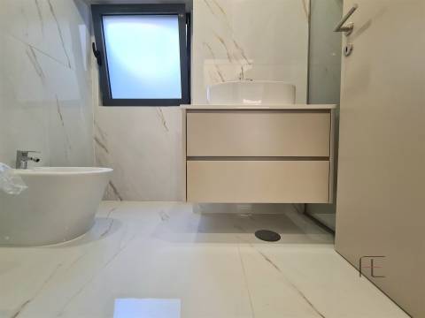 Andar Moradia T3 com Terraço, pronto habitar, centro Espinho