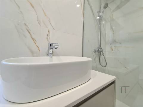 Andar Moradia T3 com Terraço, pronto habitar, centro Espinho