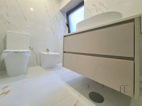 Andar Moradia T3 com Terraço, pronto habitar, centro Espinho