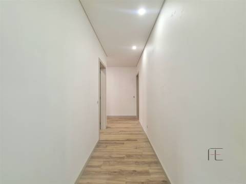 Andar Moradia T3 com Terraço, pronto habitar, centro Espinho