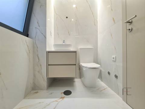 Andar Moradia T3 com Terraço, pronto habitar, centro Espinho