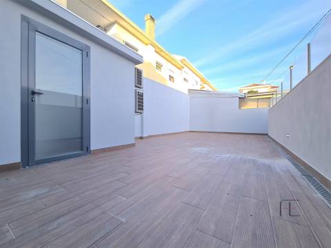 Andar Moradia T3 com Terraço, pronto habitar, centro Espinho