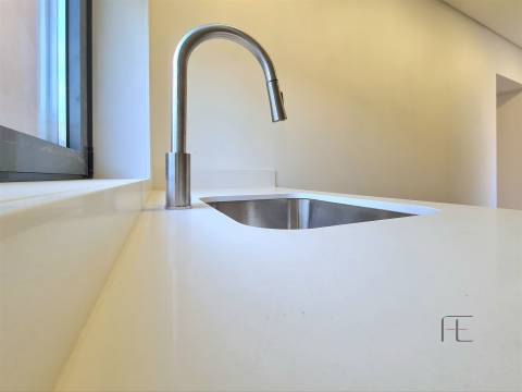 Andar Moradia T3 com Terraço, pronto habitar, centro Espinho