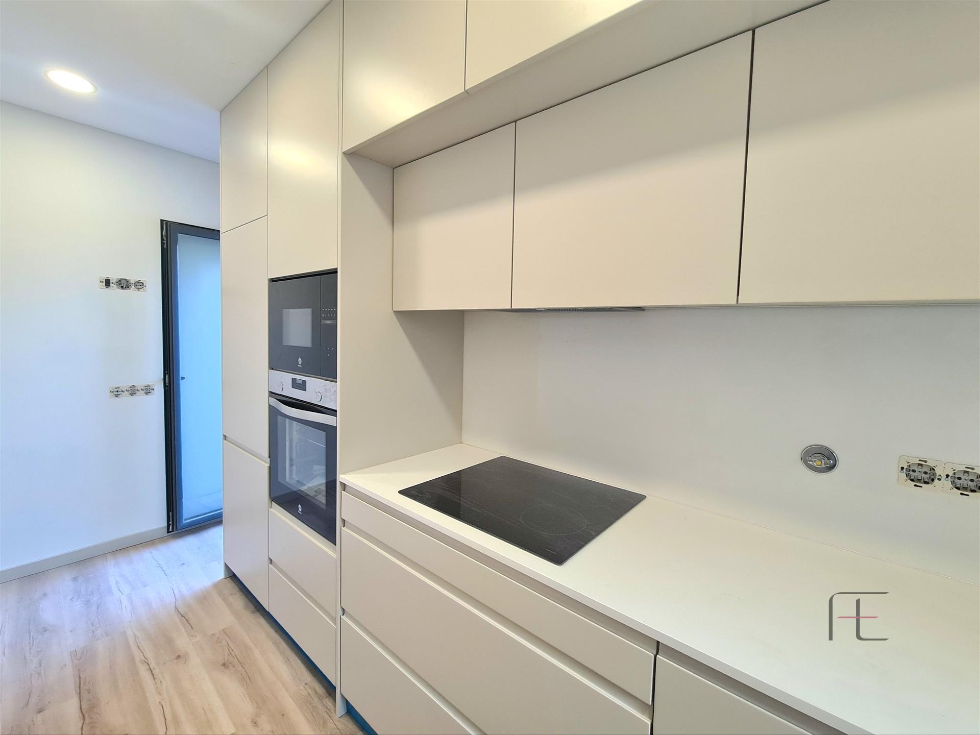 Andar Moradia T3 com Terraço, pronto habitar, centro Espinho