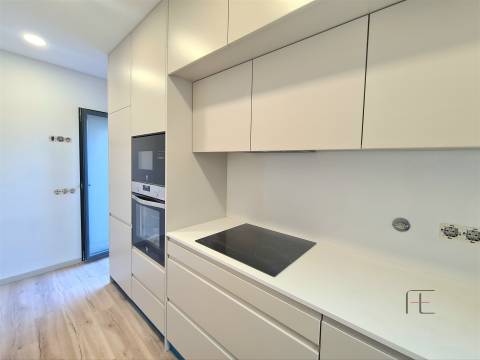 Andar Moradia T3 com Terraço, pronto habitar, centro Espinho