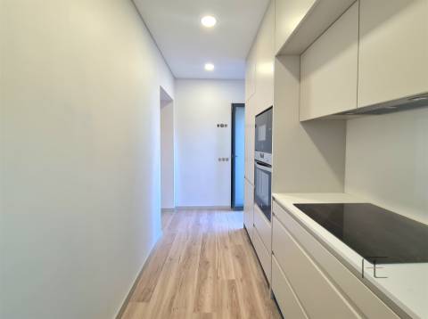 Andar Moradia T3 com Terraço, pronto habitar, centro Espinho