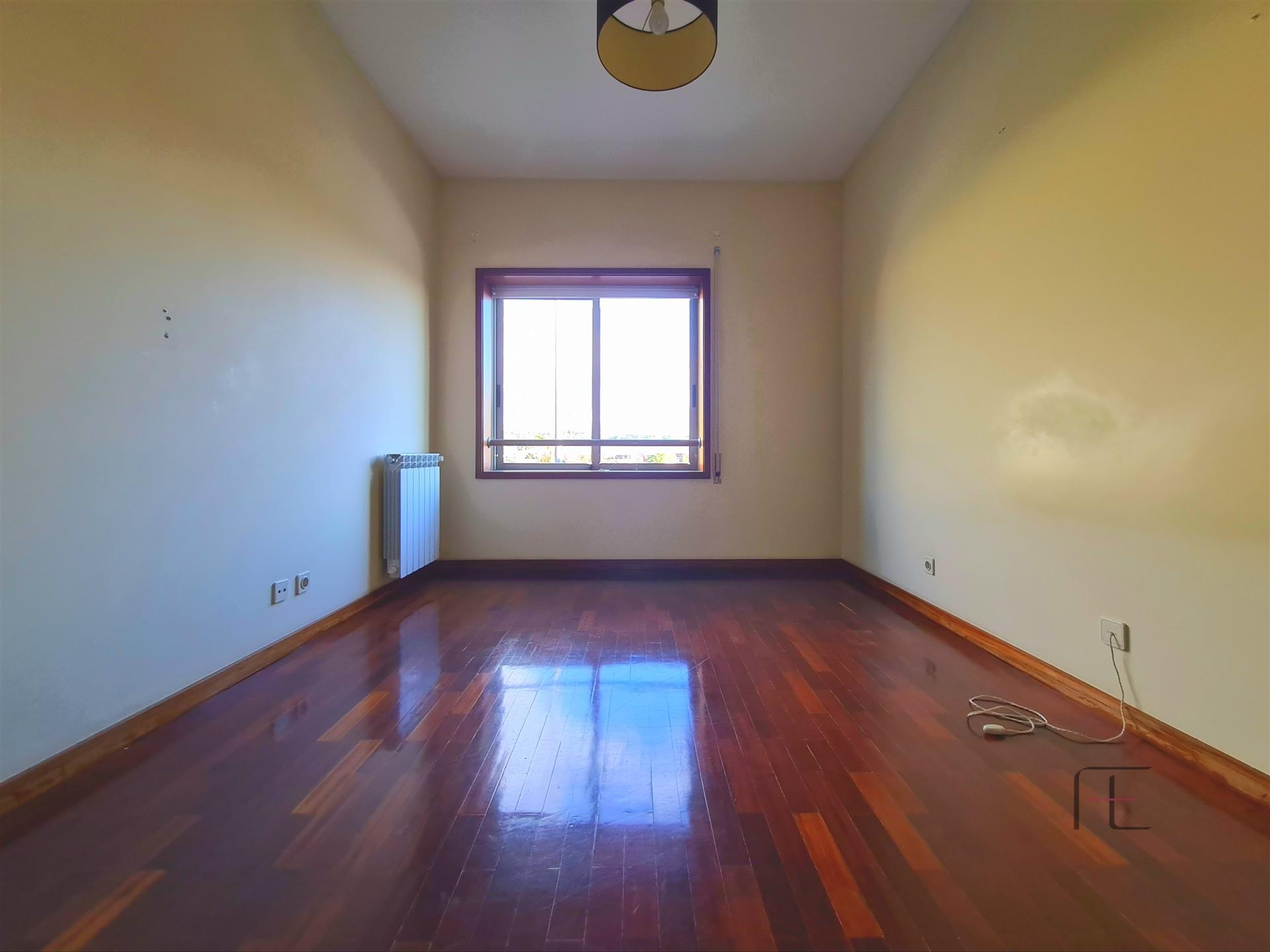 Apartamento T2 com Varanda e Garagem, Anta, Espinho