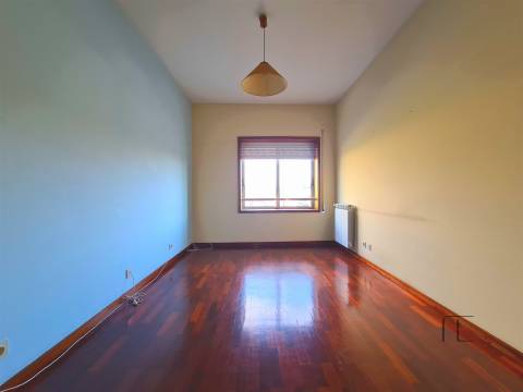 Apartamento T2 com Varanda e Garagem, Anta, Espinho