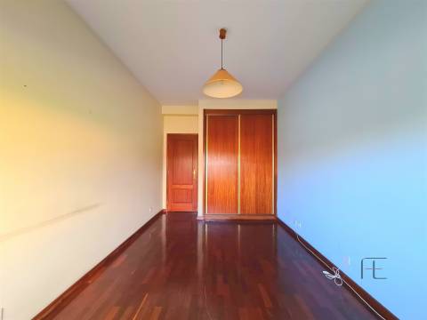 Apartamento T2 com Varanda e Garagem, Anta, Espinho