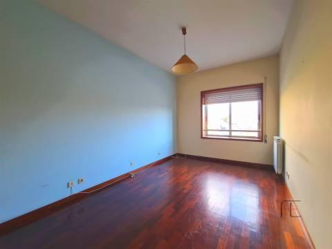 Apartamento T2 com Varanda e Garagem, Anta, Espinho