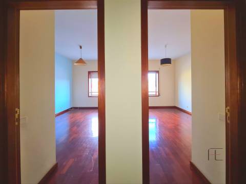 Apartamento T2 com Varanda e Garagem, Anta, Espinho