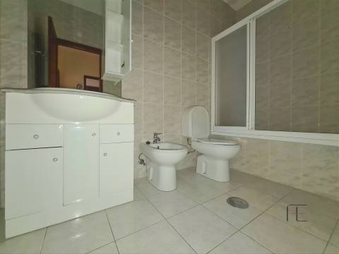 Apartamento T2 com Varanda e Garagem, Anta, Espinho
