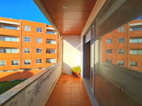 Apartamento T2 com Varanda e Garagem, Anta, Espinho