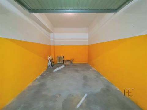 Apartamento T2 com Varanda e Garagem, Anta, Espinho