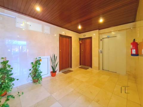 Apartamento T2 com Varanda e Garagem, Anta, Espinho