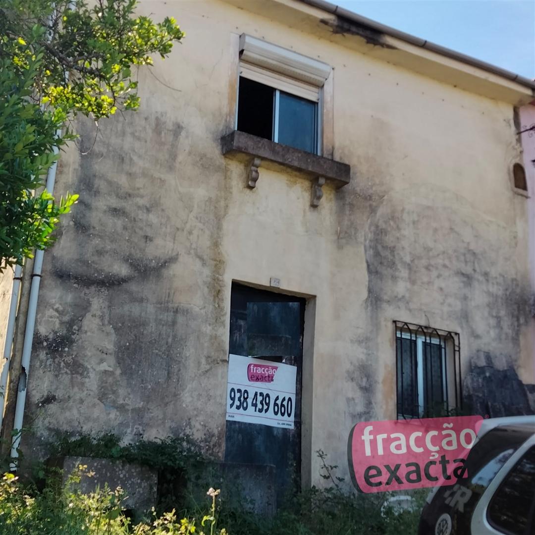 Moradia para Restaurar T3 Venda em Folgosa,Maia