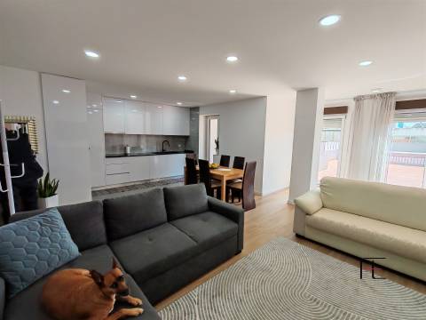 Apartamento T3 – Renovado – Terraço – Matosinhos