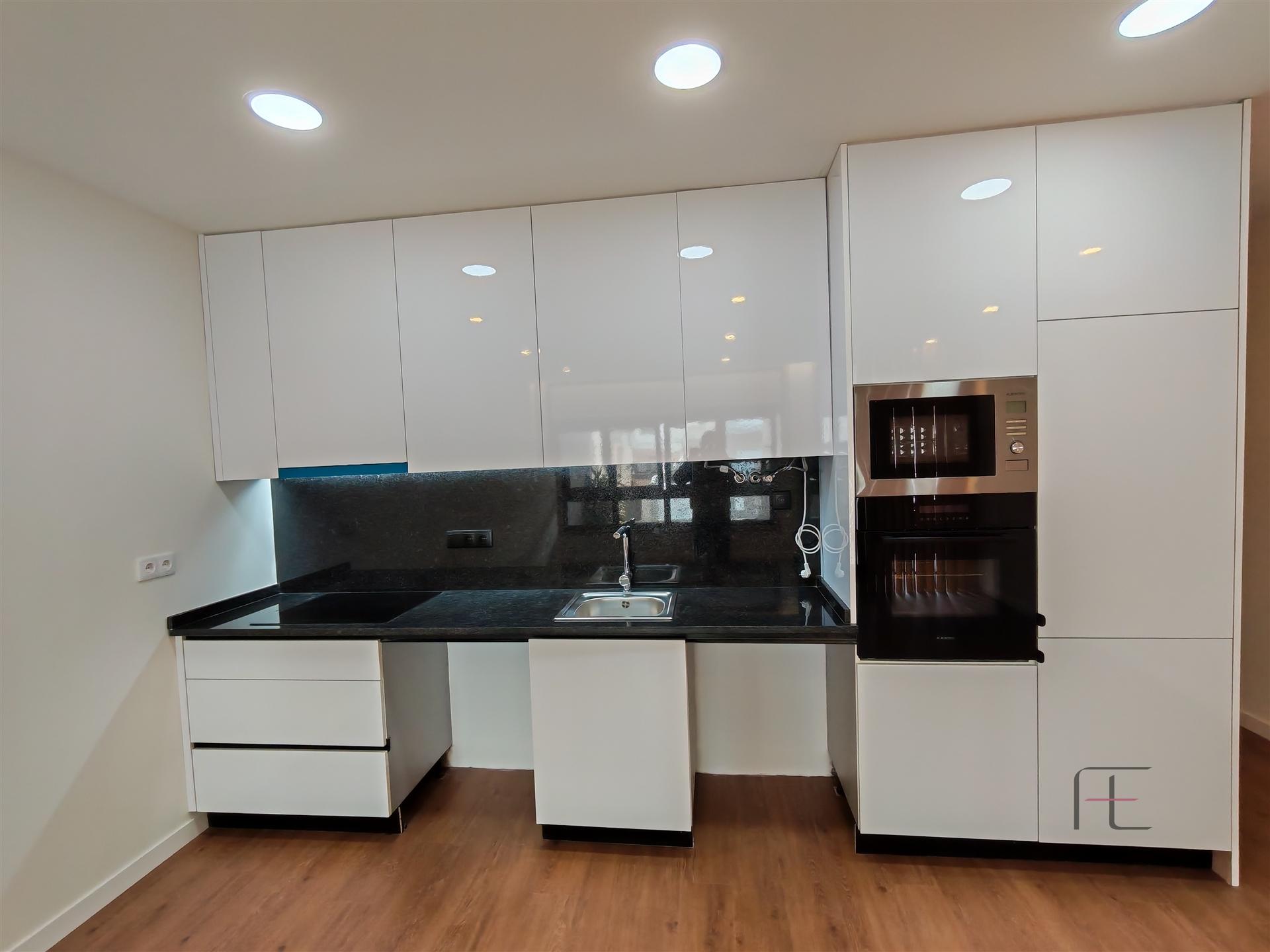 Apartamento T2 Remodelado – Terraço - Caxinas VDC
