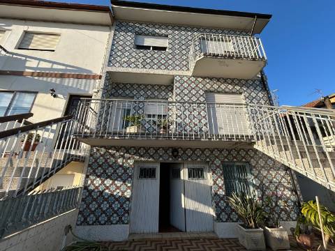 Moradia Geminada T5 Venda em Rio Tinto,Gondomar