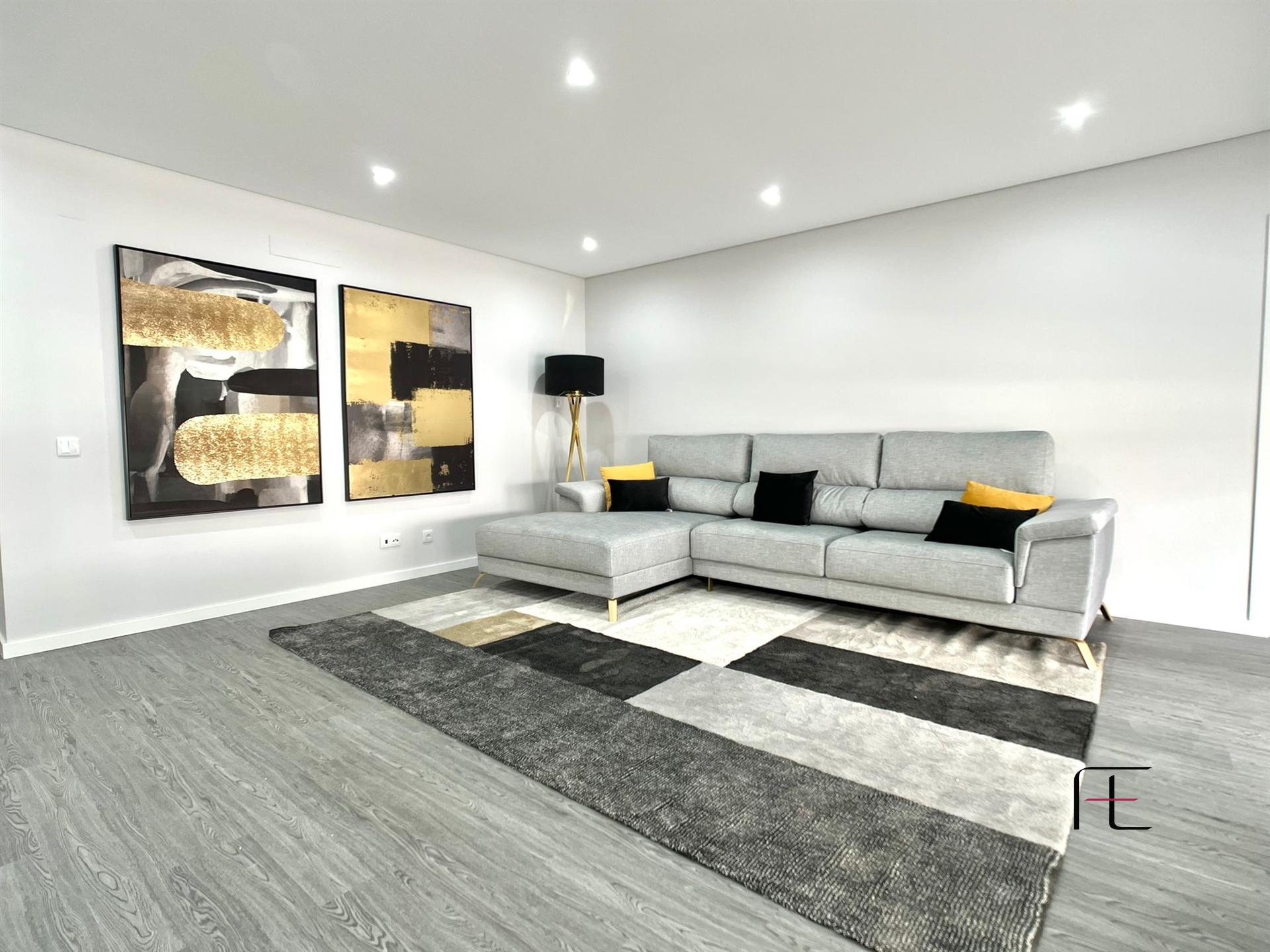 Apartamento T4 Venda em Quelfes,Olhão