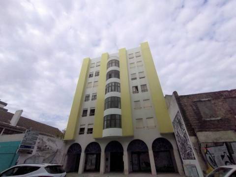 Loja  Venda em Alto do Seixalinho, Santo André e Verderena,Barreiro