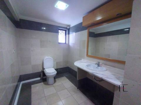 Loja  Venda em Alto do Seixalinho, Santo André e Verderena,Barreiro