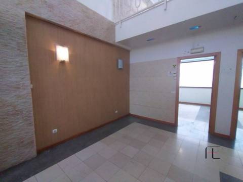 Loja  Venda em Alto do Seixalinho, Santo André e Verderena,Barreiro