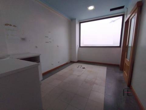 Loja  Venda em Alto do Seixalinho, Santo André e Verderena,Barreiro