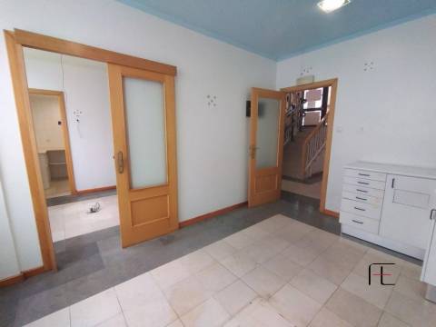 Loja  Venda em Alto do Seixalinho, Santo André e Verderena,Barreiro