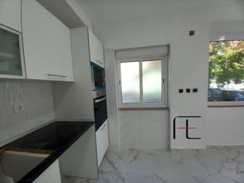 Apartamento T2 Venda em Amora,Seixal