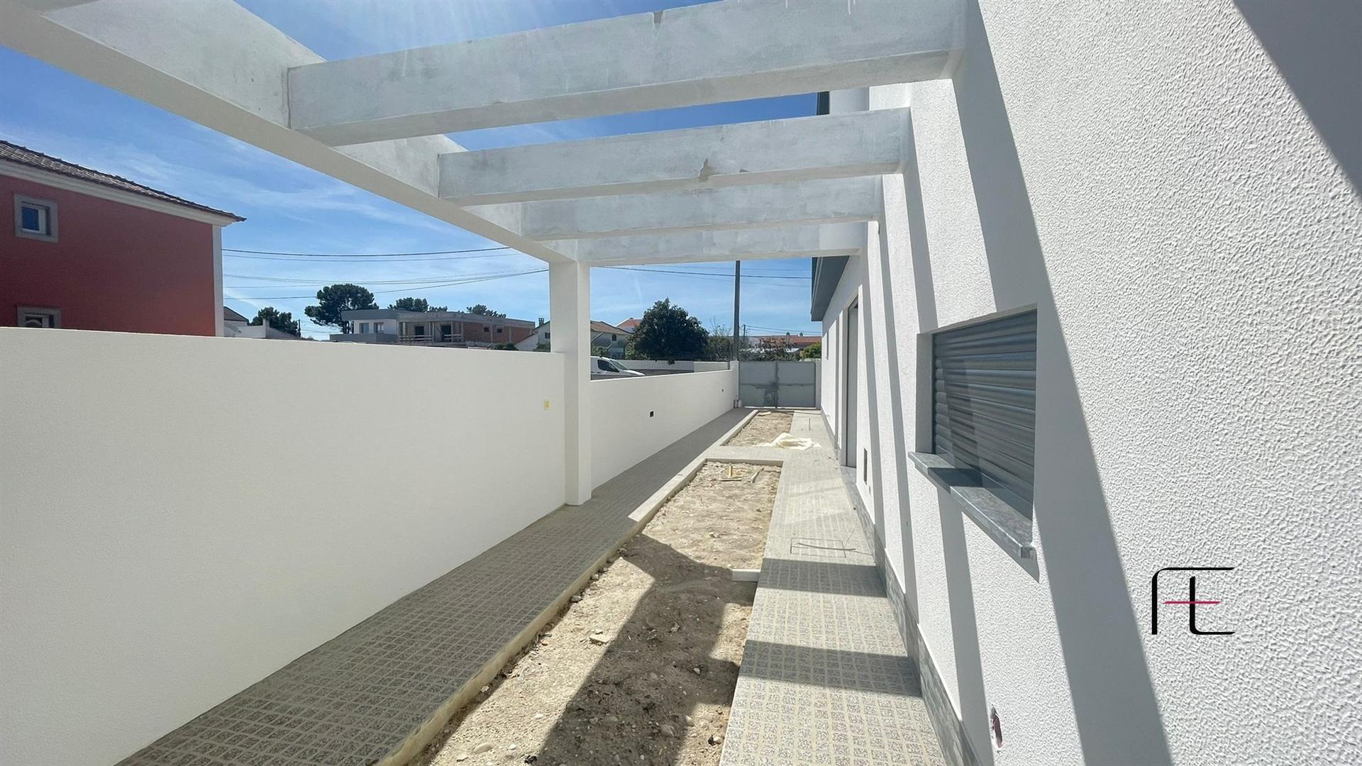 Moradia Geminada T4 Venda em Fernão Ferro,Seixal