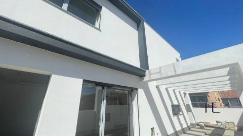 Moradia Geminada T4 Venda em Fernão Ferro,Seixal