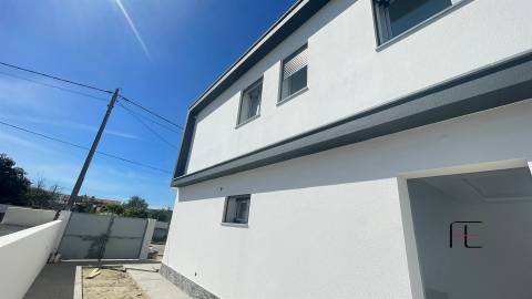 Moradia Geminada T4 Venda em Fernão Ferro,Seixal
