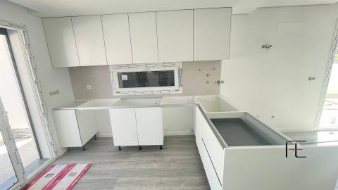 Moradia Geminada T4 Venda em Fernão Ferro,Seixal