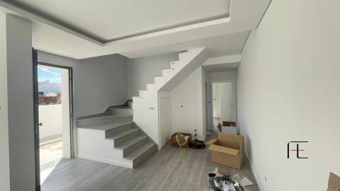 Moradia Geminada T4 Venda em Fernão Ferro,Seixal