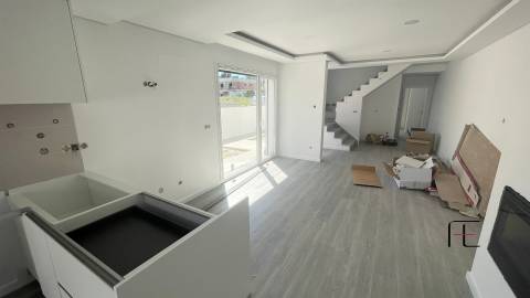 Moradia Geminada T4 Venda em Fernão Ferro,Seixal