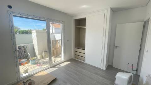 Moradia Geminada T4 Venda em Fernão Ferro,Seixal