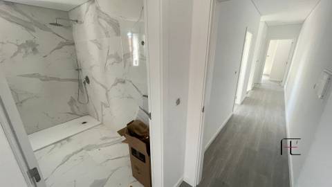 Moradia Geminada T4 Venda em Fernão Ferro,Seixal