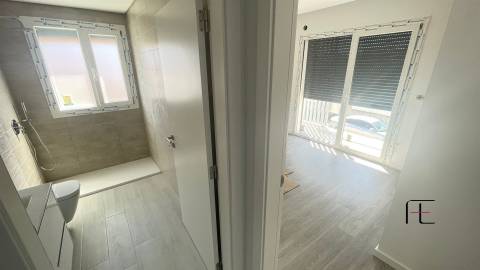 Moradia Geminada T4 Venda em Fernão Ferro,Seixal