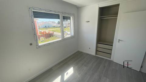 Moradia Geminada T4 Venda em Fernão Ferro,Seixal