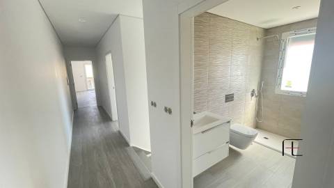 Moradia Geminada T4 Venda em Fernão Ferro,Seixal